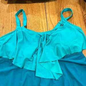 BloomChic women’s swimsuit top only - NWT size 18-20